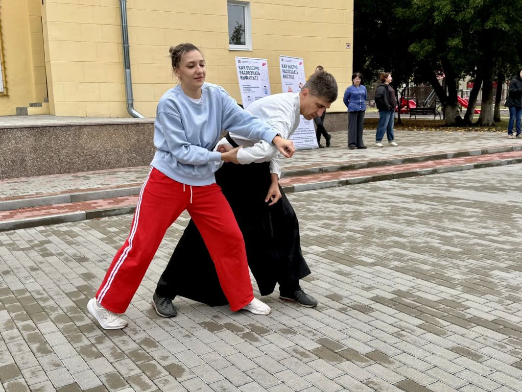 Сегодня, 20 сентября, в Фокинском районе г. Брянска департамент физической культуры и спорта Брянской области совместно с Брянской федерацией айкидо (региональное отделение ОФСОО "Национальный совет айкидо России") провели... Сегодня, 20 сентября, в Фокинском районе г. Брянска департамент физической культуры и спорта Брянской области совместно с Брянской федерацией айкидо (региональное отделение ОФСОО "Национальный совет айкидо России") провели...