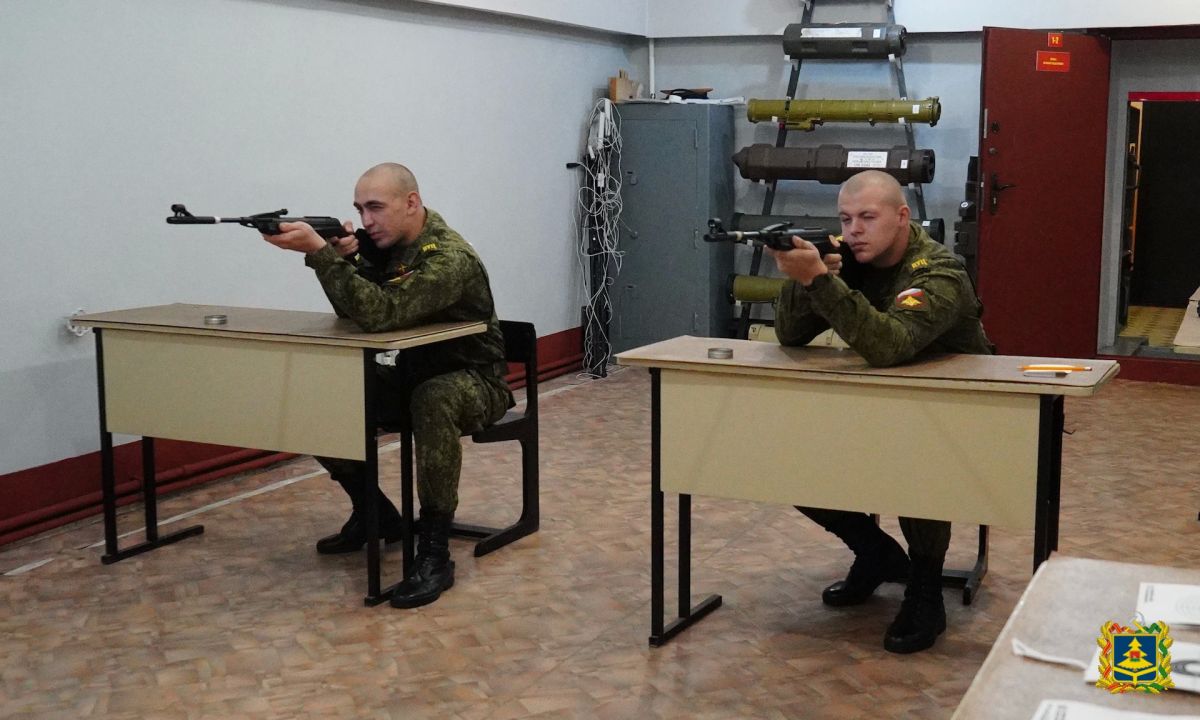Врио Губернатора Брянской области Егор Ковальчук побывал в единственном в регионе военном учебном центре, который открыт на базе Брянского государственного инженерно-технологического университета Врио Губернатора Брянской области Егор Ковальчук побывал в единственном в регионе военном учебном центре, который открыт на базе Брянского государственного инженерно-технологического университета