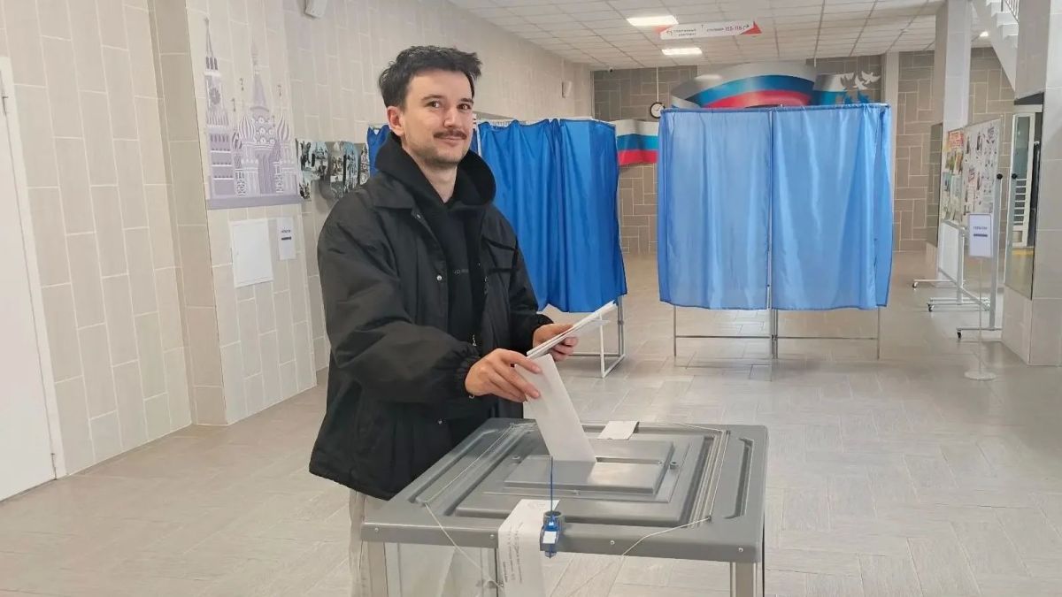 Жители Брянска приходят на избирательные участки семьями Жители Брянска приходят на избирательные участки семьями
