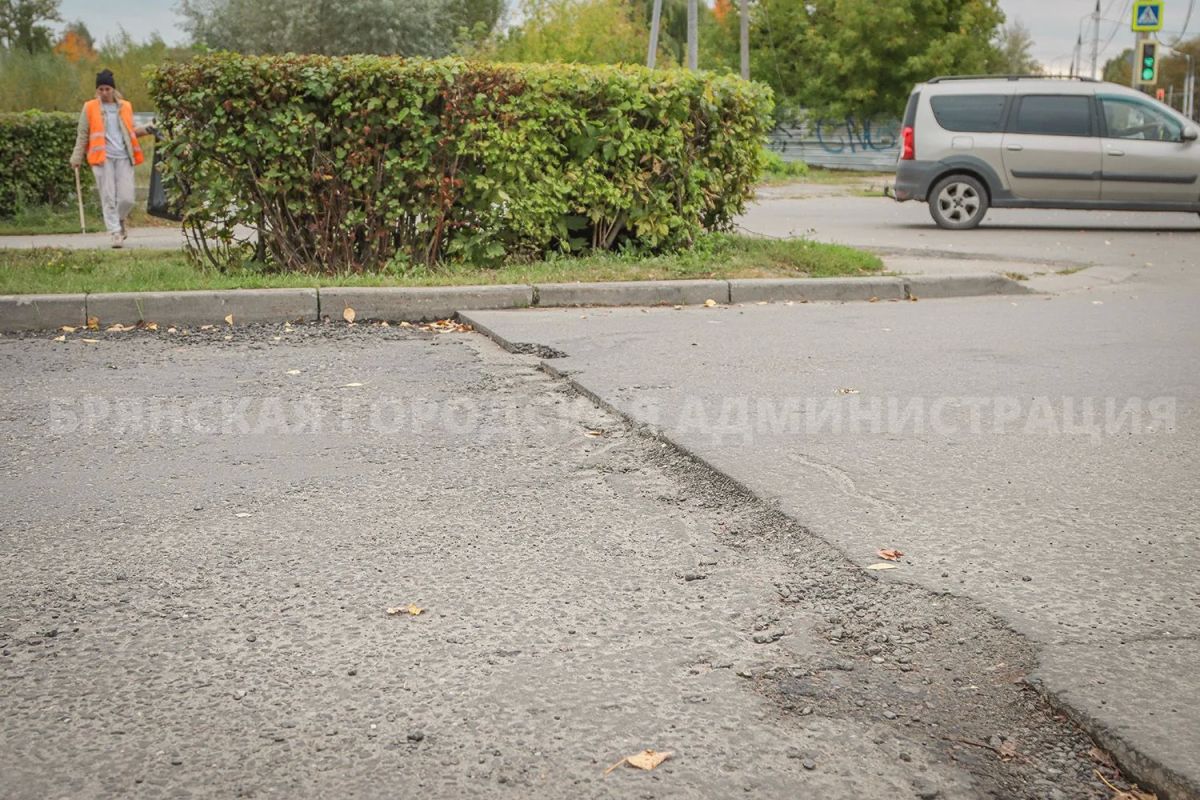 На улице Вяземского делают пешеходный переход, а на Чернышевского появятся новые тротуары На улице Вяземского делают пешеходный переход, а на Чернышевского появятся новые тротуары