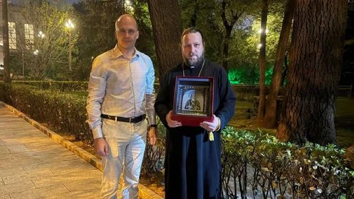 Дятьковскую хрустальную икону передали в единственный православный храм Пекина