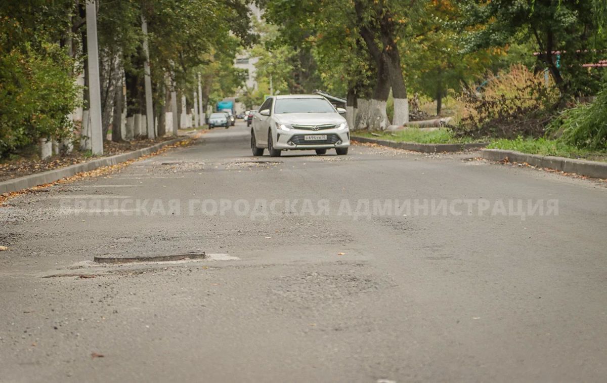 На улице Вяземского делают пешеходный переход, а на Чернышевского появятся новые тротуары На улице Вяземского делают пешеходный переход, а на Чернышевского появятся новые тротуары