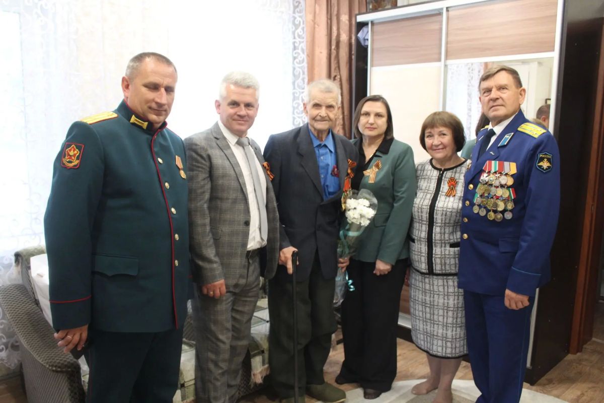 22 сентября, в день освобождения района от немецко-фашистских захватчиков поздравления принимали Почетные граждане Мглинского района, ветераны Великой Отечественной войны Комкова Александра Яковлевна и Матвиевский Алексей...