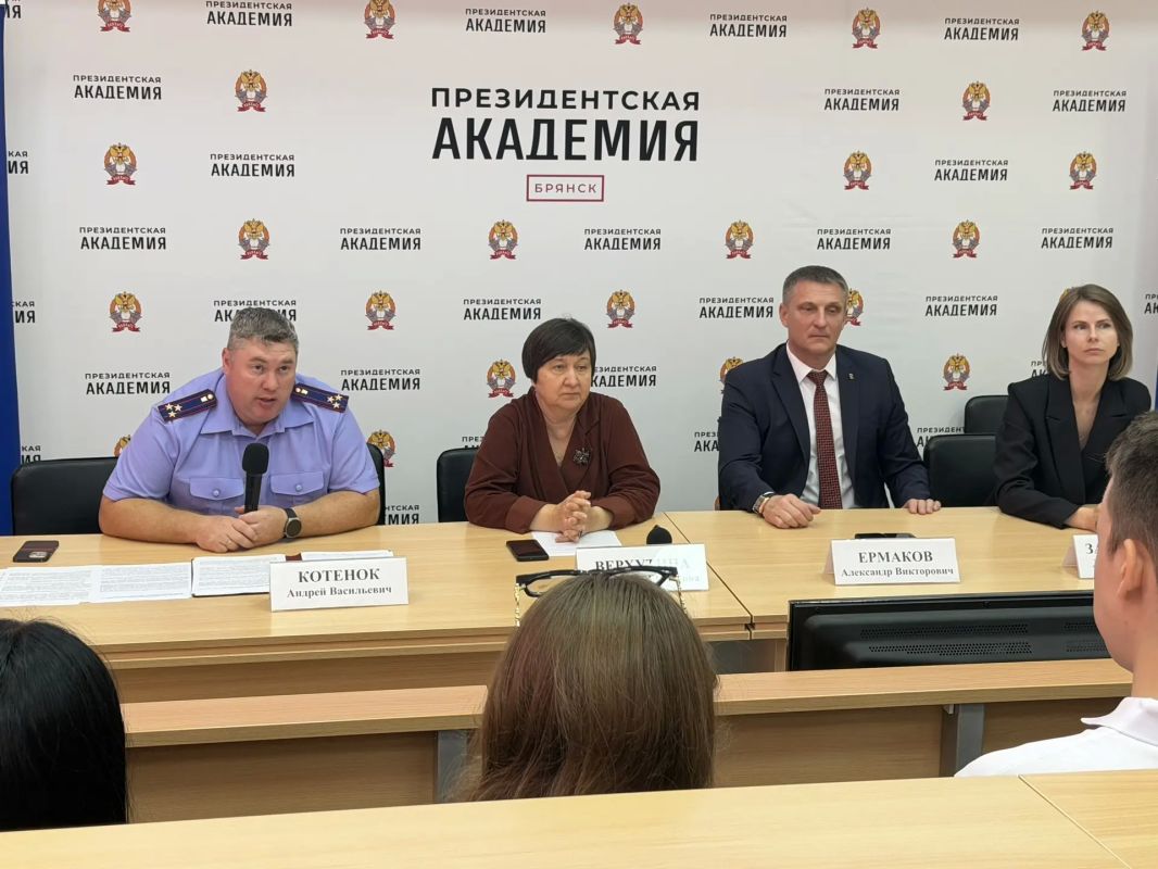 Руководитель первого отдела по расследованию особо важных дел следственного управления СК России по Брянской области принял участие в профилактическом занятии со студентами Руководитель первого отдела по расследованию особо важных дел следственного управления СК России по Брянской области принял участие в профилактическом занятии со студентами