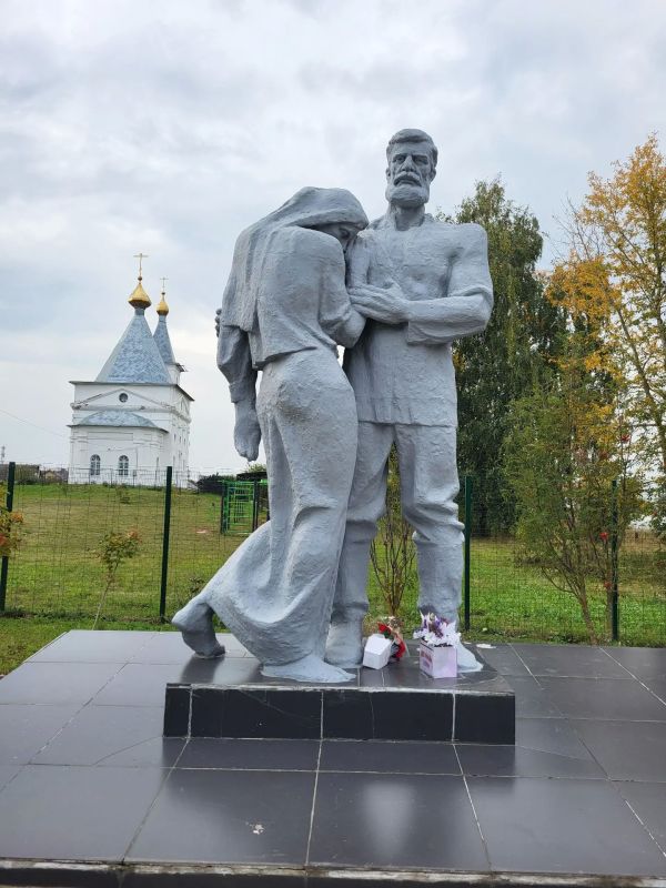 Егор Ковальчук: Почеп освобождали части 11-й армии под командованием генерал-лейтенанта Ивана Ивановича Федюнинского, которые 21 сентября 1943 года начали форсирование реки Судость с севера и юга, а к утру 22 сентября... Егор Ковальчук: Почеп освобождали части 11-й армии под командованием генерал-лейтенанта Ивана Ивановича Федюнинского, которые 21 сентября 1943 года начали форсирование реки Судость с севера и юга, а к утру 22 сентября...