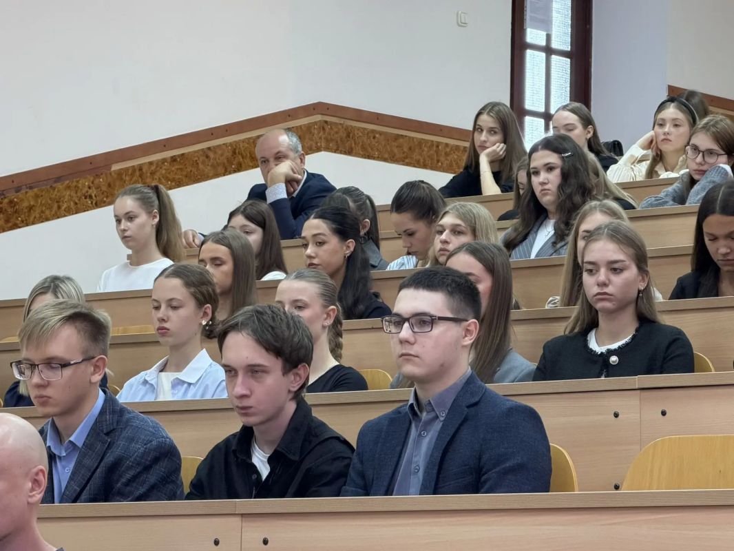 Руководитель первого отдела по расследованию особо важных дел следственного управления СК России по Брянской области принял участие в профилактическом занятии со студентами Руководитель первого отдела по расследованию особо важных дел следственного управления СК России по Брянской области принял участие в профилактическом занятии со студентами