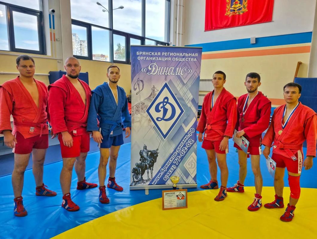 Брянские полицейские стали серебряными призёрами чемпионата по самбо