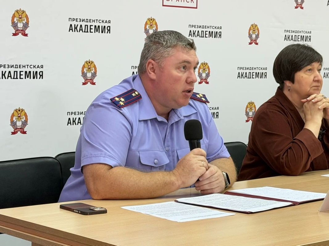 Руководитель первого отдела по расследованию особо важных дел следственного управления СК России по Брянской области принял участие в профилактическом занятии со студентами