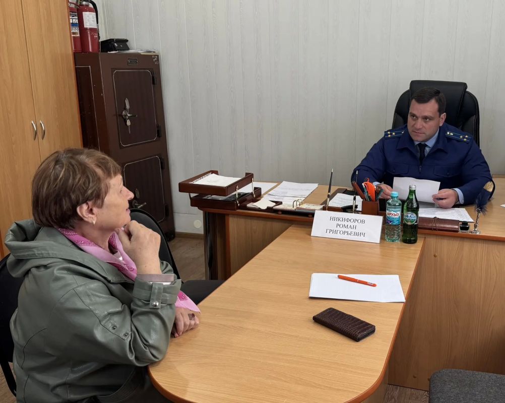 Заместитель прокурора Брянской области Роман Никифоров провел выездной личный прием жителей Мглинского района Заместитель прокурора Брянской области Роман Никифоров провел выездной личный прием жителей Мглинского района