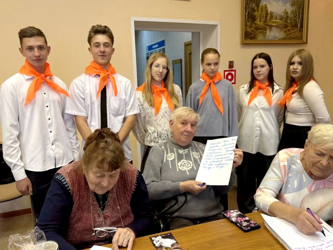 Сегодняшний день в клубе «Активное долголетие» ГБУ КЦСОН Унечского района был насыщенным и полным ярких впечатлений Сегодняшний день в клубе «Активное долголетие» ГБУ КЦСОН Унечского района был насыщенным и полным ярких впечатлений