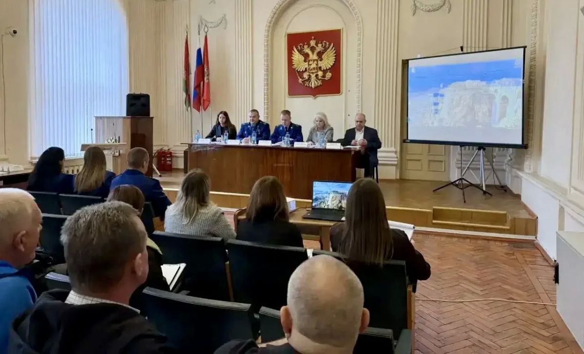 Первый заместитель прокурора Брянской области Максим Маковеев встретился с предпринимателями Володарского района г. Брянска