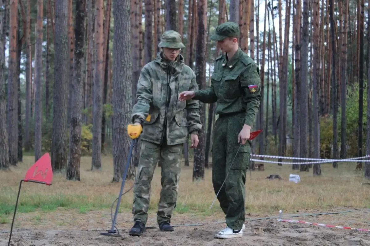 В Брянской области дан старт областному слёту «Тропою героев» для команд военно-патриотических объединений В Брянской области дан старт областному слёту «Тропою героев» для команд военно-патриотических объединений