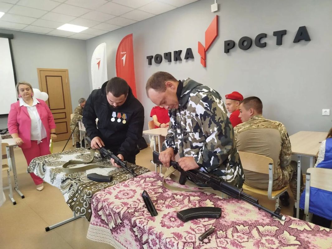 23 сентября на базе МБОУ Гордеевская СОШ в преддверии Дня освобождения Гордеевского района от немецко-фашистских захватчиков прошло военно-патриотическое спортивное мероприятие 23 сентября на базе МБОУ Гордеевская СОШ в преддверии Дня освобождения Гордеевского района от немецко-фашистских захватчиков прошло военно-патриотическое спортивное мероприятие