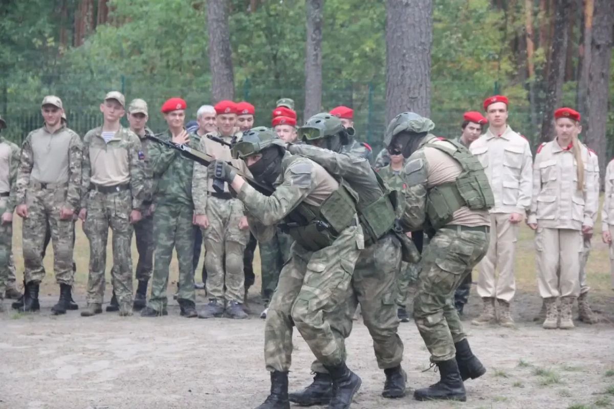 В Брянской области дан старт областному слёту «Тропою героев» для команд военно-патриотических объединений В Брянской области дан старт областному слёту «Тропою героев» для команд военно-патриотических объединений