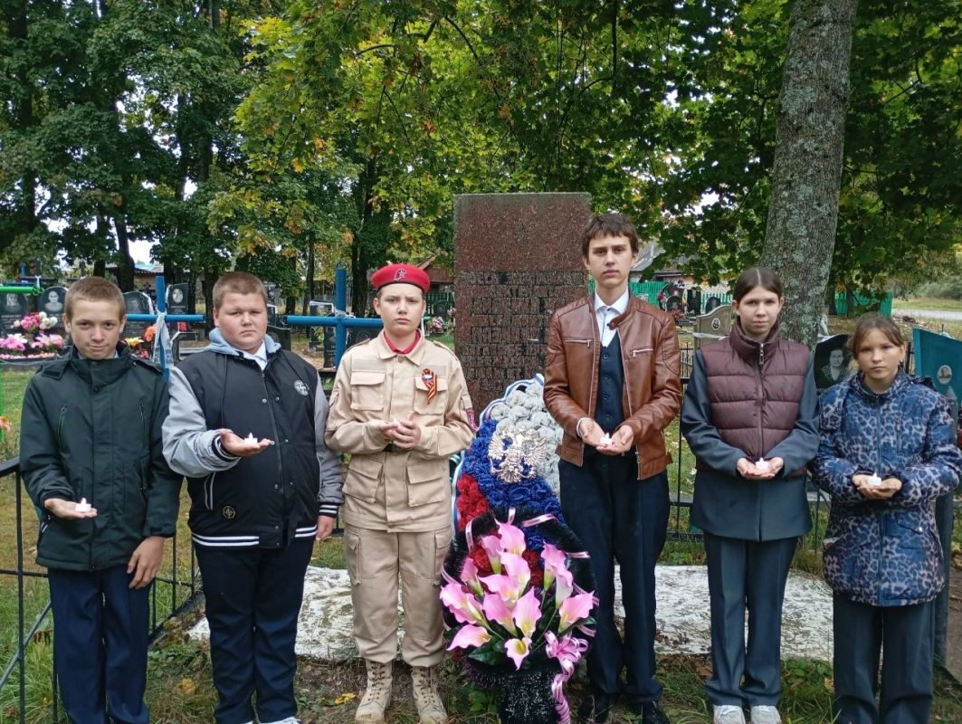 В день освобождения Клинцовского района от немецко-фашистских захватчиков в школах нашего района прошли торжественные линейки В день освобождения Клинцовского района от немецко-фашистских захватчиков в школах нашего района прошли торжественные линейки