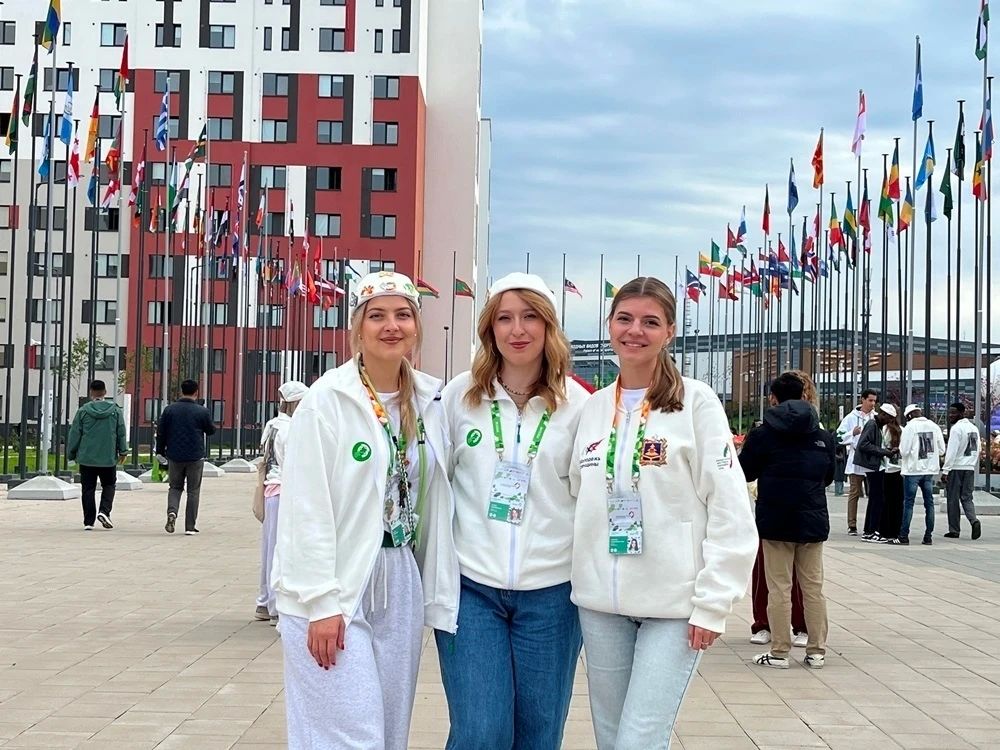 "Модно-народно" - на фестивале молодежи в Екатеринбурге "Модно-народно" - на фестивале молодежи в Екатеринбурге