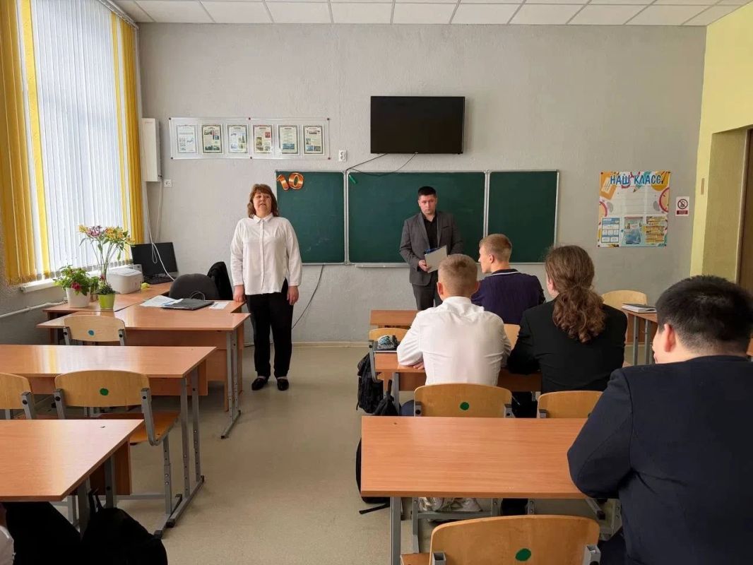 ЦЗН Брасовского района и прокуратура провели правовой КВИЗ для школьников ЦЗН Брасовского района и прокуратура провели правовой КВИЗ для школьников