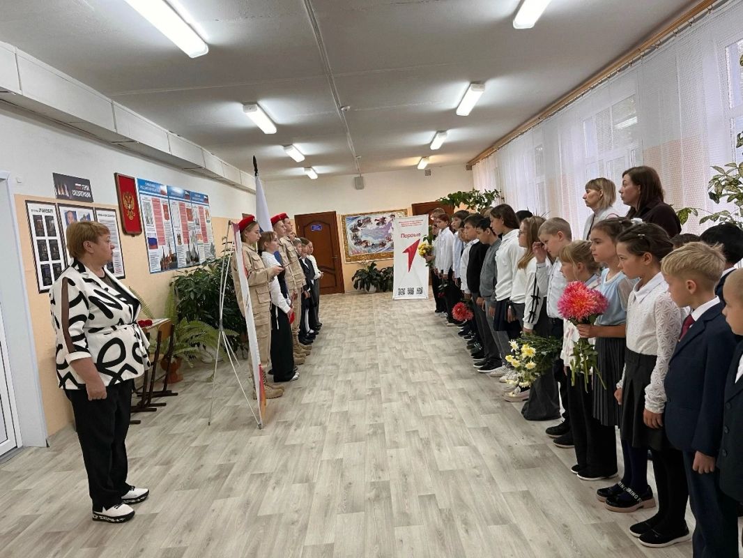 В день освобождения Клинцовского района от немецко-фашистских захватчиков в школах нашего района прошли торжественные линейки В день освобождения Клинцовского района от немецко-фашистских захватчиков в школах нашего района прошли торжественные линейки