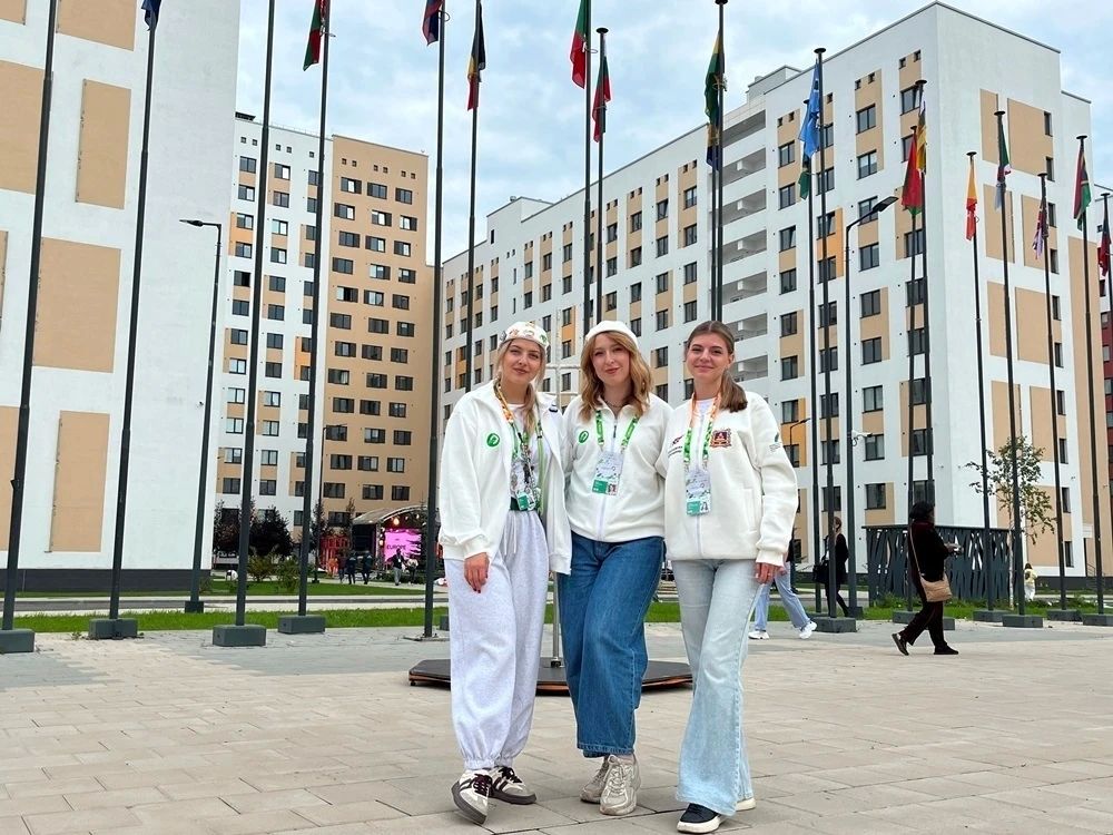 "Модно-народно" - на фестивале молодежи в Екатеринбурге "Модно-народно" - на фестивале молодежи в Екатеринбурге