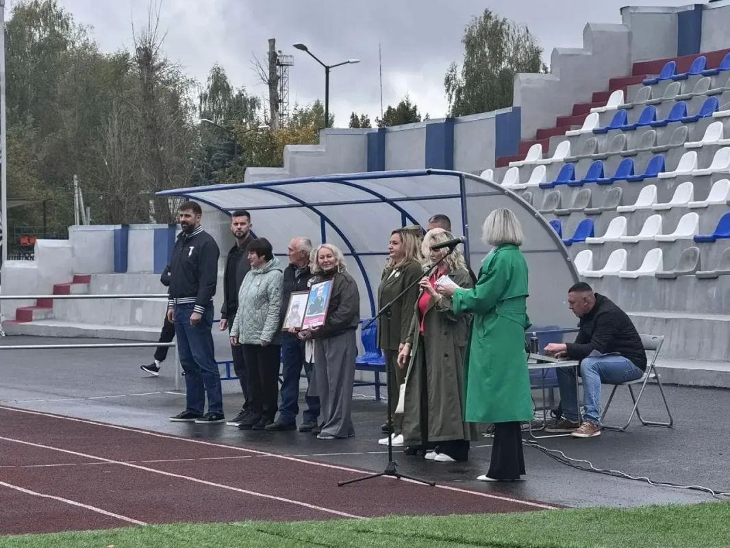 ТУРНИР ПАМЯТИ ГЕРОЕВ. 25 сентября на стадионе им. Брянских Партизан прошёл турнир по мини-футболу, посвящённый памяти воинов, павших при исполнении служебного долга ТУРНИР ПАМЯТИ ГЕРОЕВ. 25 сентября на стадионе им. Брянских Партизан прошёл турнир по мини-футболу, посвящённый памяти воинов, павших при исполнении служебного долга