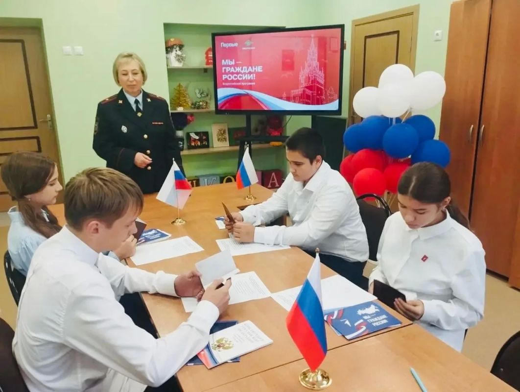 В преддверии дня освобождения Гордеевского района от немецко-фашистских захватчиков , в рамках проекта Движения Первых «Мы — граждане России» , реализуемый совместно с МВД РФ состоялось торжественное вручение паспортов юным... В преддверии дня освобождения Гордеевского района от немецко-фашистских захватчиков , в рамках проекта Движения Первых «Мы — граждане России» , реализуемый совместно с МВД РФ состоялось торжественное вручение паспортов юным...
