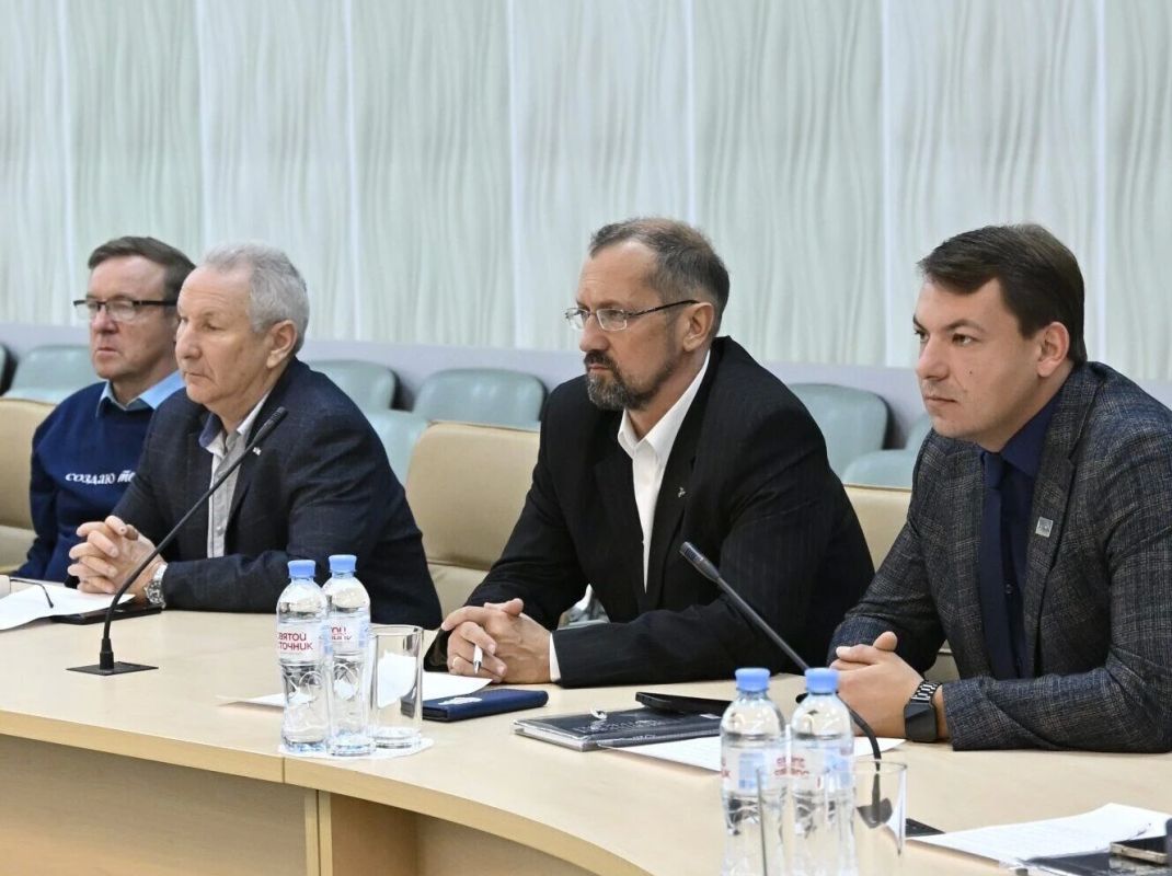 24 сентября в Хрустальном зале Правительства Брянской области состоялось третье пленарное заседание Общественной палаты Брянской области VII созыва 24 сентября в Хрустальном зале Правительства Брянской области состоялось третье пленарное заседание Общественной палаты Брянской области VII созыва