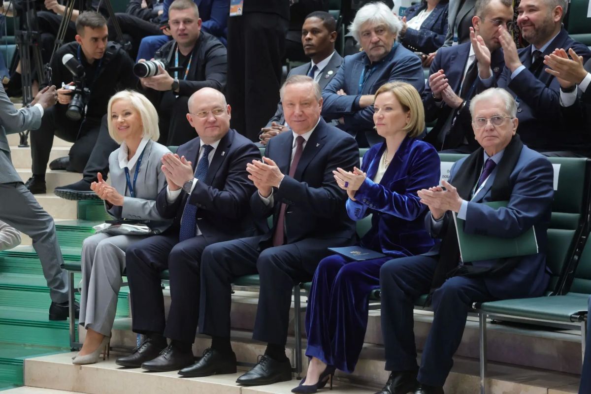 Сегодня, 25 сентября, в Главном штабе Государственного Эрмитажа состоялась итоговая сессия XII СанктПетербургского международного форума объединённых культур Сегодня, 25 сентября, в Главном штабе Государственного Эрмитажа состоялась итоговая сессия XII СанктПетербургского международного форума объединённых культур