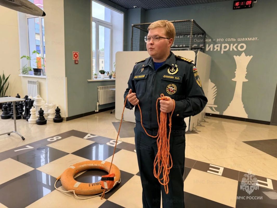 Сотрудники МЧС России по Брянской области приняли участие в фестивале «Правильный безопасный движ» Сотрудники МЧС России по Брянской области приняли участие в фестивале «Правильный безопасный движ»
