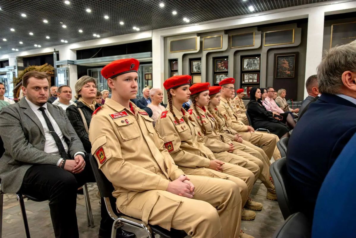 МУЗЕЮ ПЕРЕДАНЫ РЕЛИКВИИ ПРЕЗИДЕНТСКОГО ПОЛКА МУЗЕЮ ПЕРЕДАНЫ РЕЛИКВИИ ПРЕЗИДЕНТСКОГО ПОЛКА