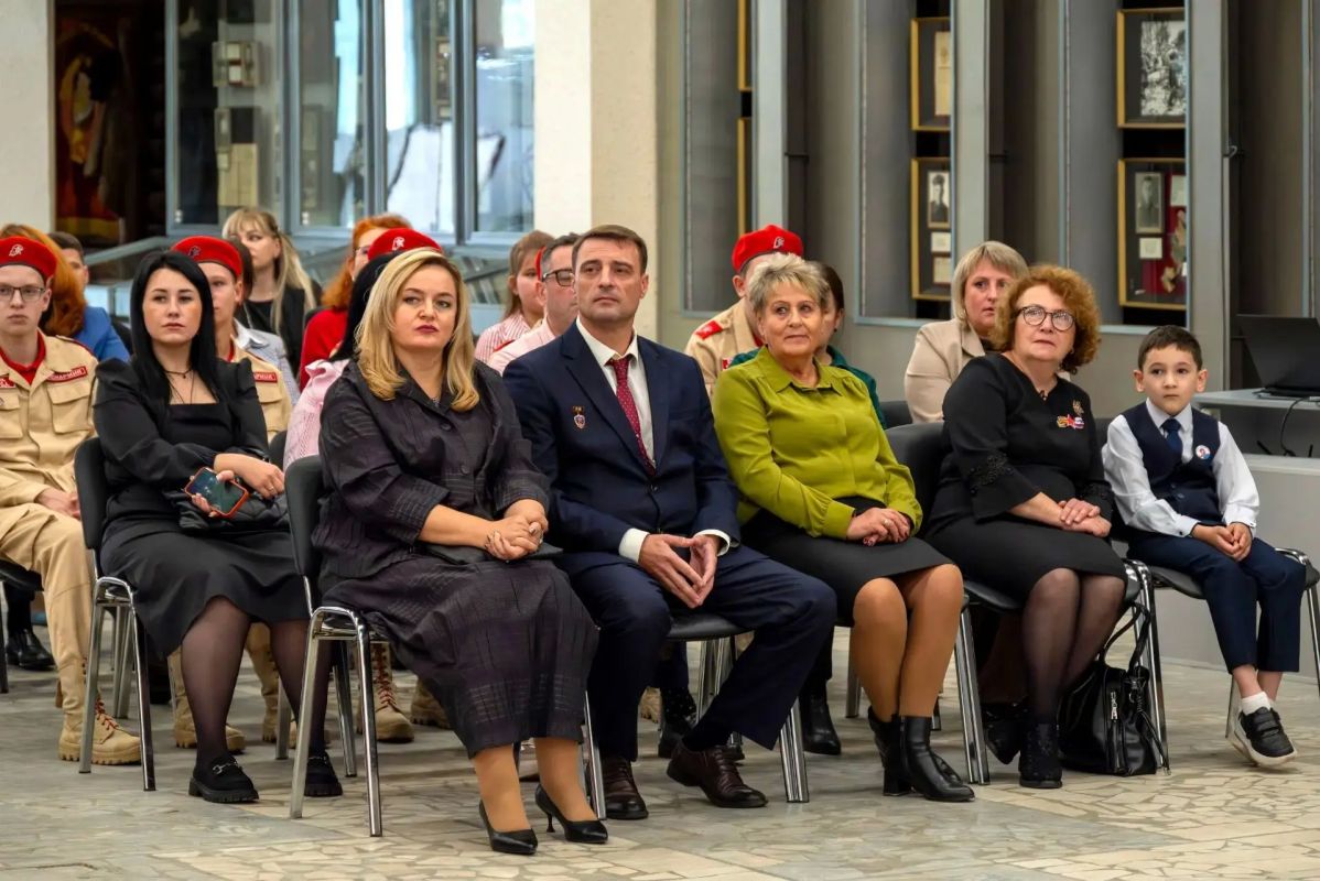 МУЗЕЮ ПЕРЕДАНЫ РЕЛИКВИИ ПРЕЗИДЕНТСКОГО ПОЛКА МУЗЕЮ ПЕРЕДАНЫ РЕЛИКВИИ ПРЕЗИДЕНТСКОГО ПОЛКА