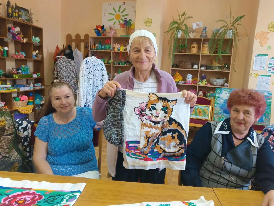 В соответствии с региональной программой "Активное долголетие в Брянской области" федерального проекта "Старшее поколение" национального проекта "Семья" в Центре социального обслуживания населения г. Новозыбкова и... В соответствии с региональной программой "Активное долголетие в Брянской области" федерального проекта "Старшее поколение" национального проекта "Семья" в Центре социального обслуживания населения г. Новозыбкова и...