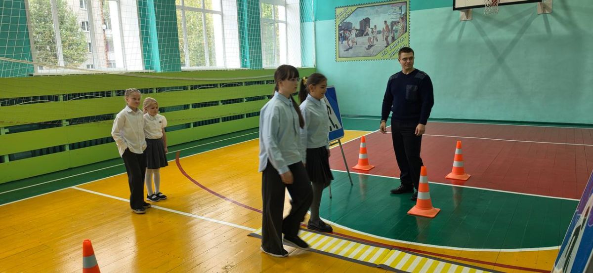 В Дятьковской городской гимназии провели профилактическое мероприятие по безопасности пешеходов В Дятьковской городской гимназии провели профилактическое мероприятие по безопасности пешеходов