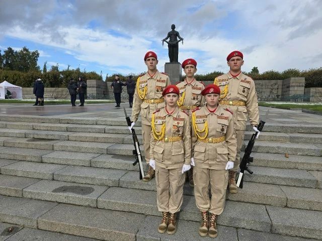 Брянские юнармейцы Поста №1 вошли в десятку лучших на Всероссийском слёте «Наследники Победы» Брянские юнармейцы Поста №1 вошли в десятку лучших на Всероссийском слёте «Наследники Победы»