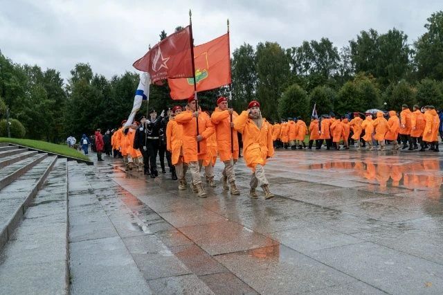 Брянские юнармейцы Поста №1 вошли в десятку лучших на Всероссийском слёте «Наследники Победы» Брянские юнармейцы Поста №1 вошли в десятку лучших на Всероссийском слёте «Наследники Победы»