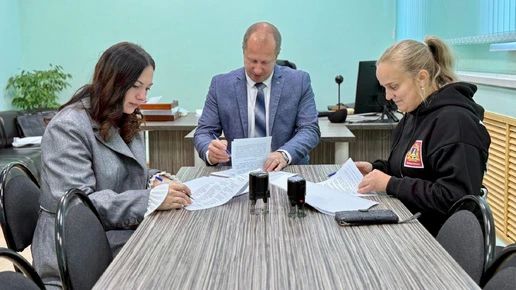 В Брянской области подписали договоры с победителями программы "Земский тренер"