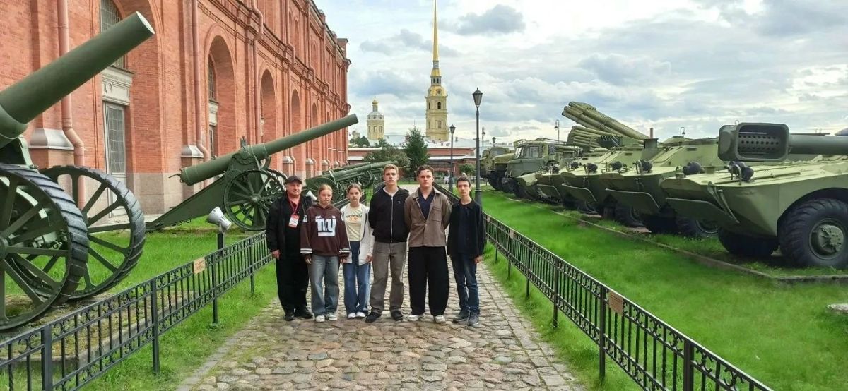 Брянские юнармейцы Поста №1 вошли в десятку лучших на Всероссийском слёте «Наследники Победы» Брянские юнармейцы Поста №1 вошли в десятку лучших на Всероссийском слёте «Наследники Победы»