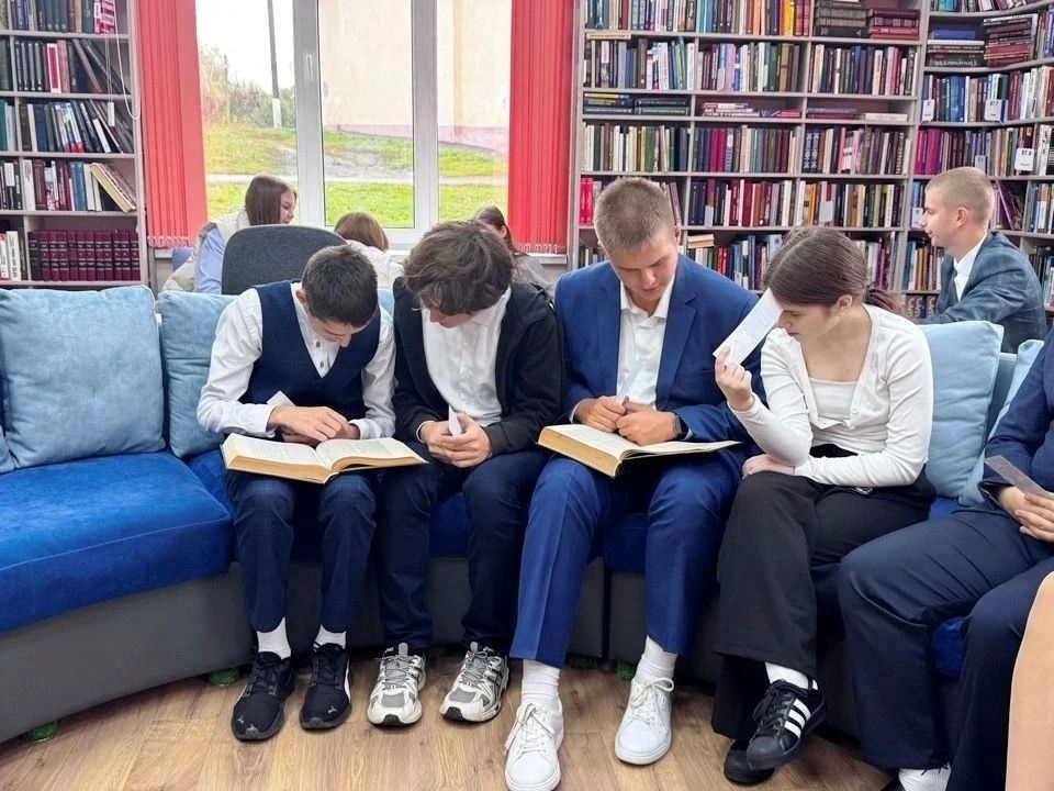В Выгоничской районной библиотеке в рамках проекта Пушкинская карта состоялся лингвистический час, посвящённый 225-летию со дня рождения Владимира Ивановича Даля — создателя знаменитого «Толкового словаря живого... В Выгоничской районной библиотеке в рамках проекта Пушкинская карта состоялся лингвистический час, посвящённый 225-летию со дня рождения Владимира Ивановича Даля — создателя знаменитого «Толкового словаря живого...