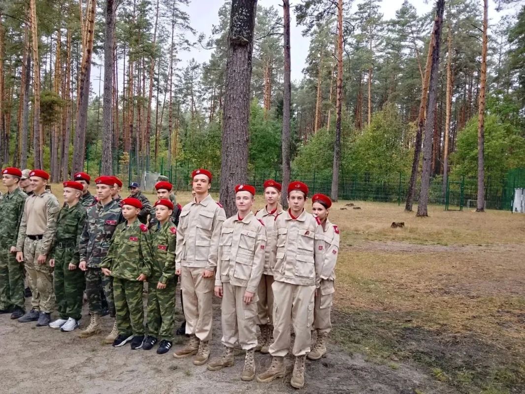 Команда из Коржовоголубовской школы под руководством педагога основ безопасности и защиты Родины Клетного В.В. представляла Клинцовский район на областном ежегодном слёте военно-патриотических клубов «Тропою... Команда из Коржовоголубовской школы под руководством педагога основ безопасности и защиты Родины Клетного В.В. представляла Клинцовский район на областном ежегодном слёте военно-патриотических клубов «Тропою...