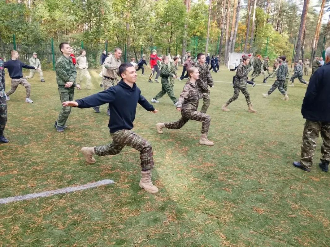 Команда из Коржовоголубовской школы под руководством педагога основ безопасности и защиты Родины Клетного В.В. представляла Клинцовский район на областном ежегодном слёте военно-патриотических клубов «Тропою...