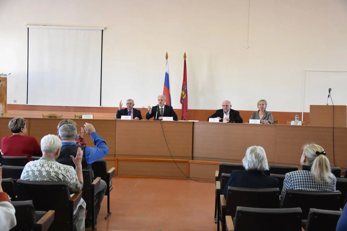 Состоялось 14-е заседание Дятьковского районного Совета народных депутатов седьмого созыва Состоялось 14-е заседание Дятьковского районного Совета народных депутатов седьмого созыва