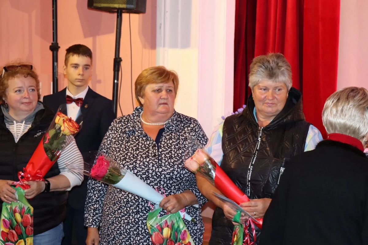 Заслуги, традиции и благодарность: в Брянском районе чествовали работников дошкольного образования Заслуги, традиции и благодарность: в Брянском районе чествовали работников дошкольного образования
