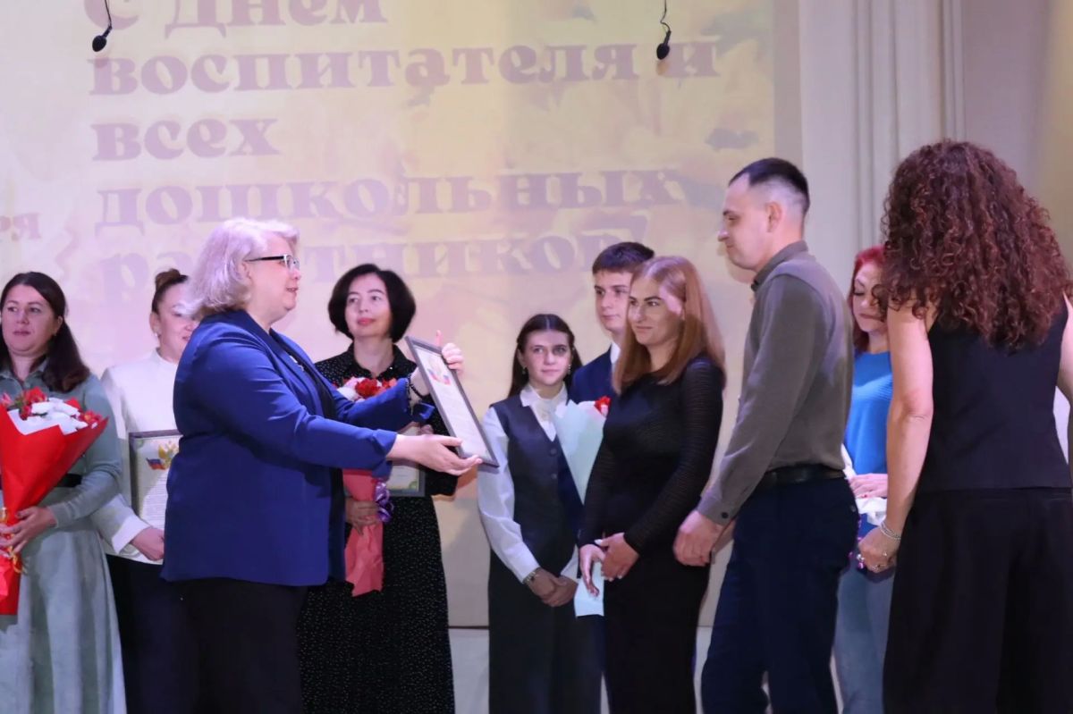 Заслуги, традиции и благодарность: в Брянском районе чествовали работников дошкольного образования Заслуги, традиции и благодарность: в Брянском районе чествовали работников дошкольного образования