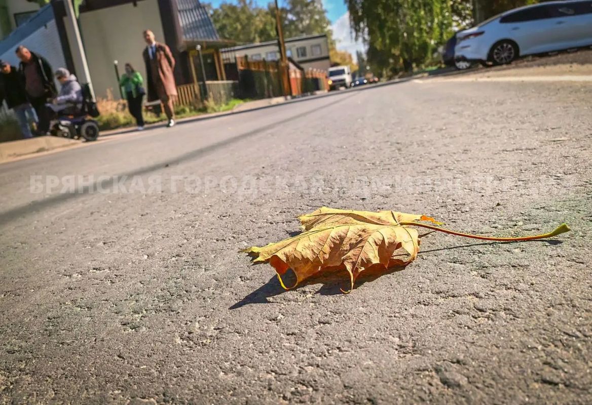 На въезде к Воинскому мемориалу по ул. Почтовой обустроена парковка На въезде к Воинскому мемориалу по ул. Почтовой обустроена парковка