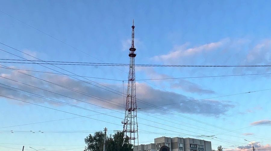 1 октября филиал РТРС «Брянский ОРТПЦ» включит тематическую архитектурно-художественную подсветку на телебашне в Брянске в честь 95-й годовщины начала регулярного телевизионного вещания в стране