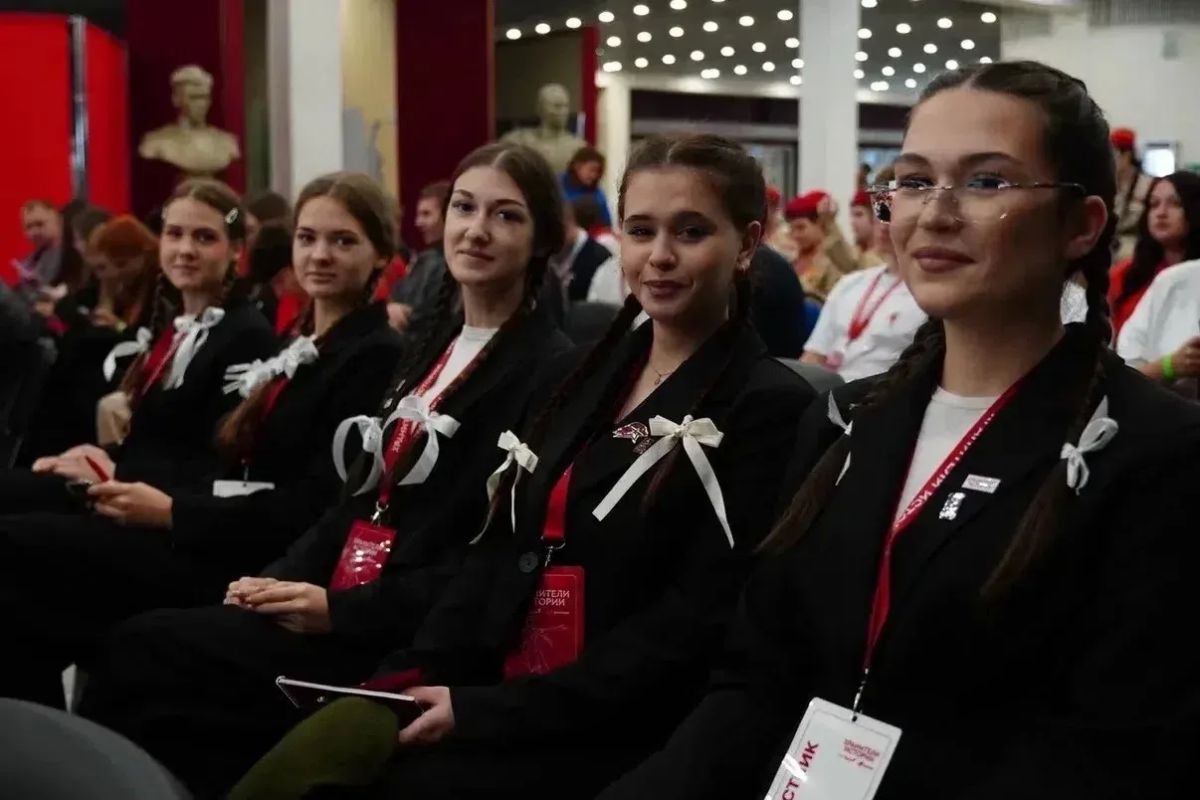 В Брянском государственном краеведческом музее состоялся региональный слет «Хранители истории», объединивший команды общеобразовательных и профессиональных организаций региона В Брянском государственном краеведческом музее состоялся региональный слет «Хранители истории», объединивший команды общеобразовательных и профессиональных организаций региона