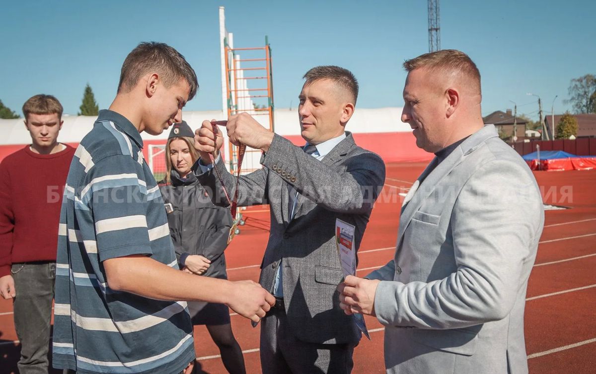 Александр Гаврилов открыл соревнования на стадионе «Спартак» Александр Гаврилов открыл соревнования на стадионе «Спартак»