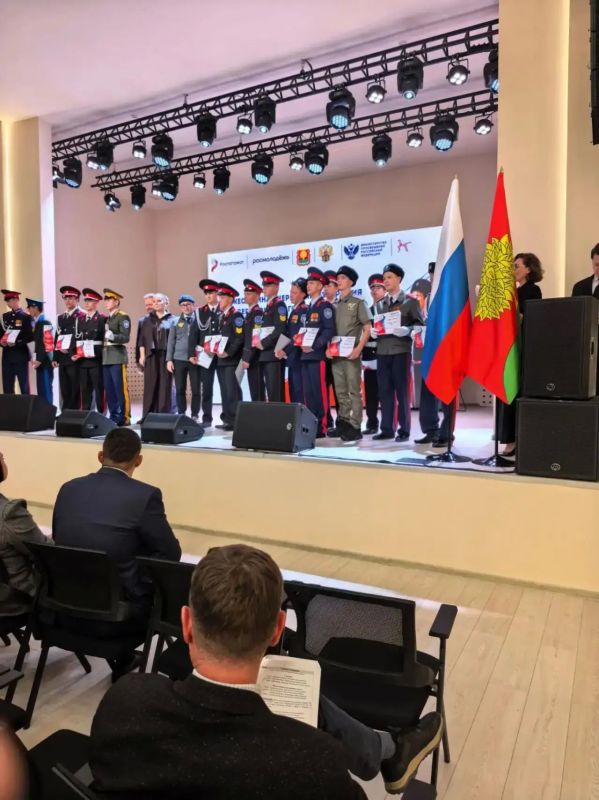 Команда Стародубского казачьего кадетского корпуса завоевала почётное второе место в финальном этапе Всероссийского слёта казачьей молодёжи «Готов к труду и обороне»