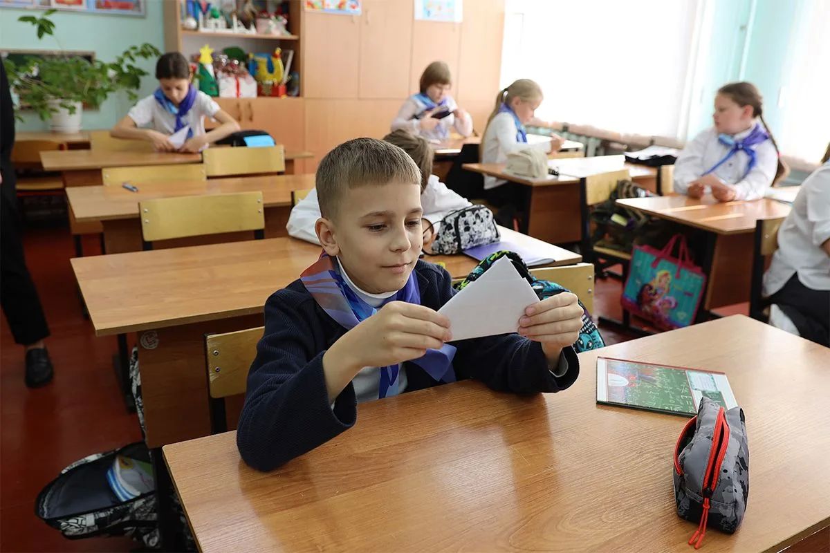 Школьники из Брянской области подготовили 15 писем для военнослужащих Школьники из Брянской области подготовили 15 писем для военнослужащих