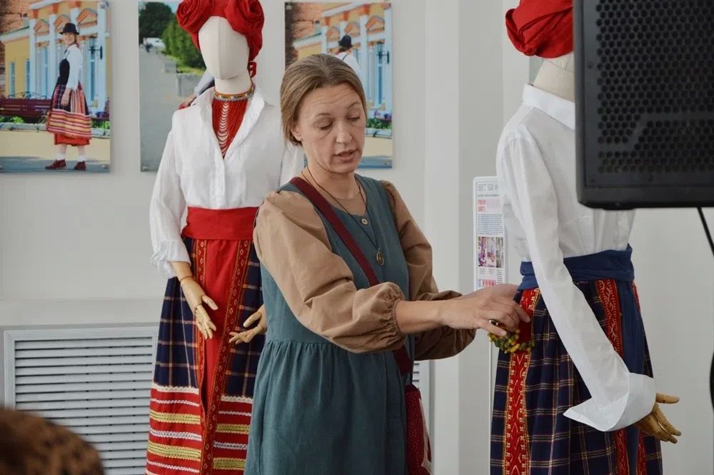 В Центре «Народное творчество» студентам рассказали о секретах ткачества В Центре «Народное творчество» студентам рассказали о секретах ткачества