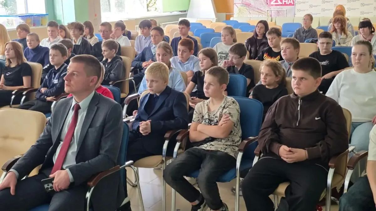 2 октября, в преддверии Дня памяти преподобного и благоверного князя Олега Брянского, в детском технопарке «Кванториум» состоялась встреча молодежи с представителем Брянской епархии 2 октября, в преддверии Дня памяти преподобного и благоверного князя Олега Брянского, в детском технопарке «Кванториум» состоялась встреча молодежи с представителем Брянской епархии